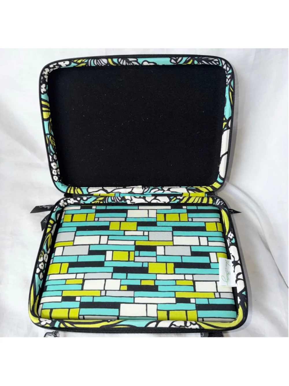 EUC Vera Bradley Hard Zipper Laptop/Tablet Case Retired Island Blooms 12x9x2